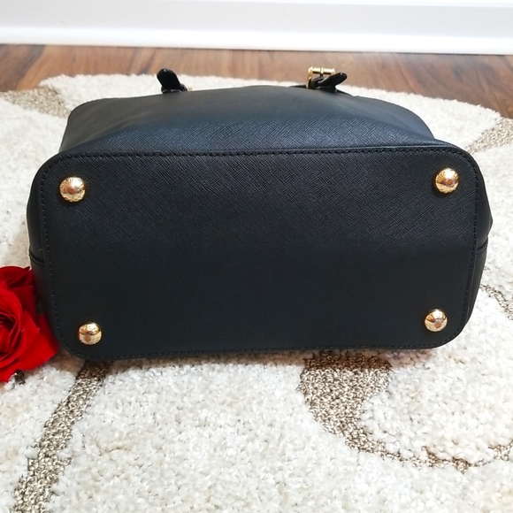 Michael Kors jet set large tote in black w/gold accents - Picture 4 of 14